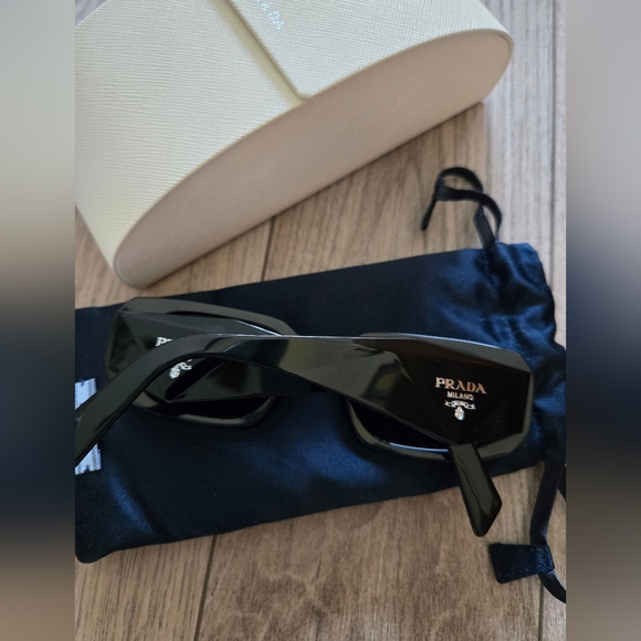 Prada Eyewear Runway Oversize-Frame Sunglasses - Picture 7 of 9